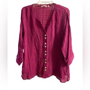 Soft Surroundings Magenta button up Top Medium Petite‎